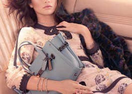 Thương hiệu chuyên về túi xách Coach bắt đầu chiến dịch mới với nữ ca sĩ Selena Gomez